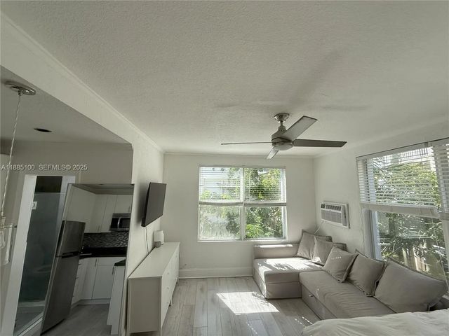 4 of 8 - 119 Menores Avenue #11, Coral Gables, FL
