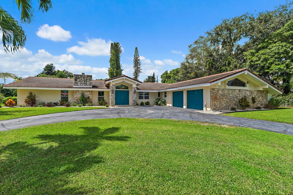 437 N Country Club Drive, Atlantis