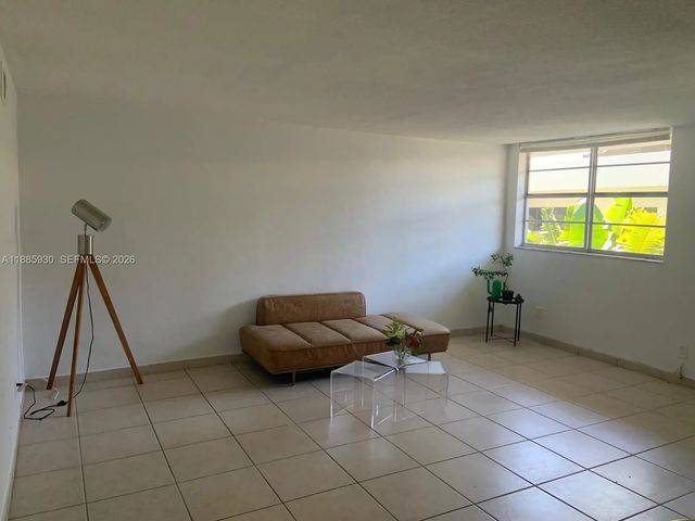 4 of 14 - 360 Meridian Avenue #4c, Miami Beach, FL