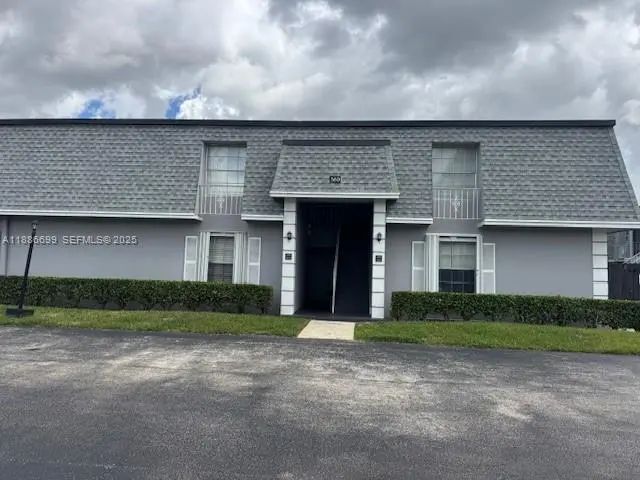 360 Nw 69th Avenue #202, Plantation