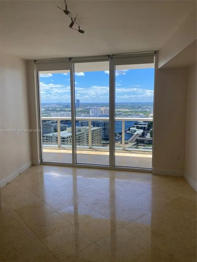 5 of 16 - 1800 S Ocean Drive #2909, Hallandale Beach, FL