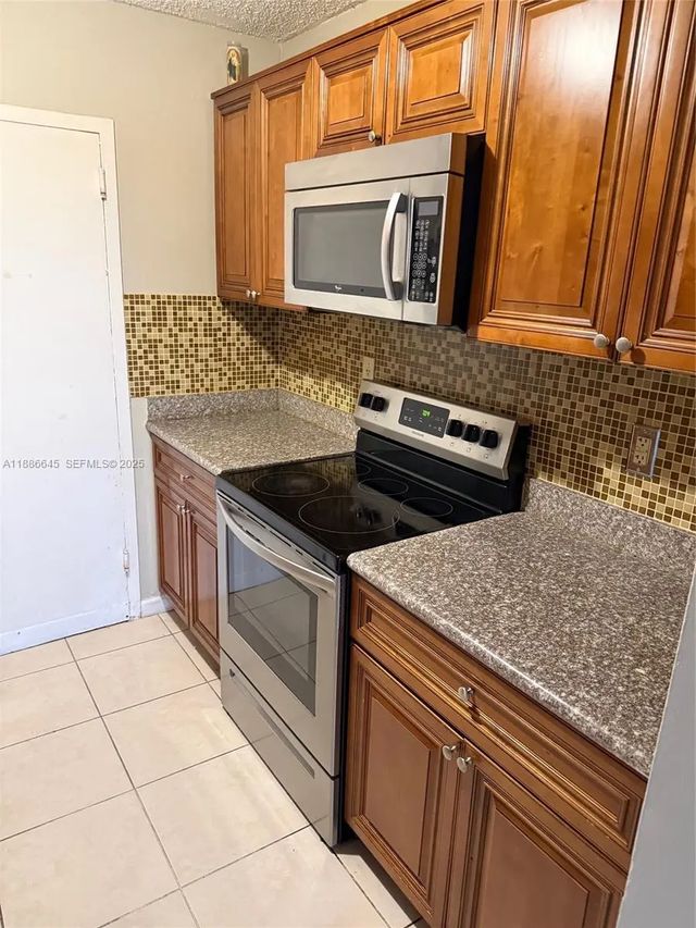 2 of 23 - 2000 Ne 135th Street #403, North Miami, FL