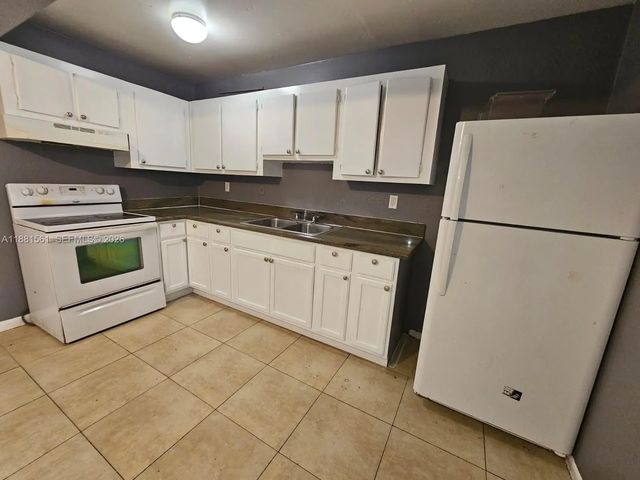 5 of 27 - 325 Sw 80th Terrace, North Lauderdale, FL