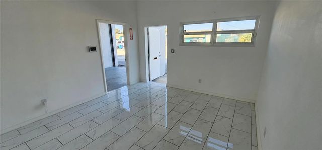 2 of 6 - 4834 Ne 10 Avenue, Oakland Park, FL