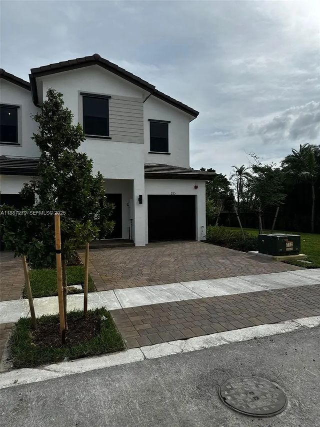 285 Sw 159th Lane, Pembroke Pines