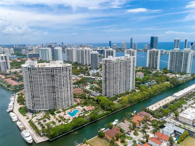 2000 Island Boulevard #1002, Aventura