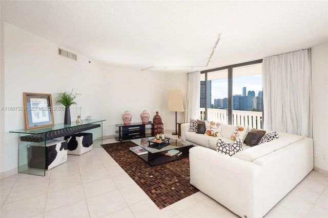 3 of 26 - 2000 Island Boulevard #1002, Aventura, FL