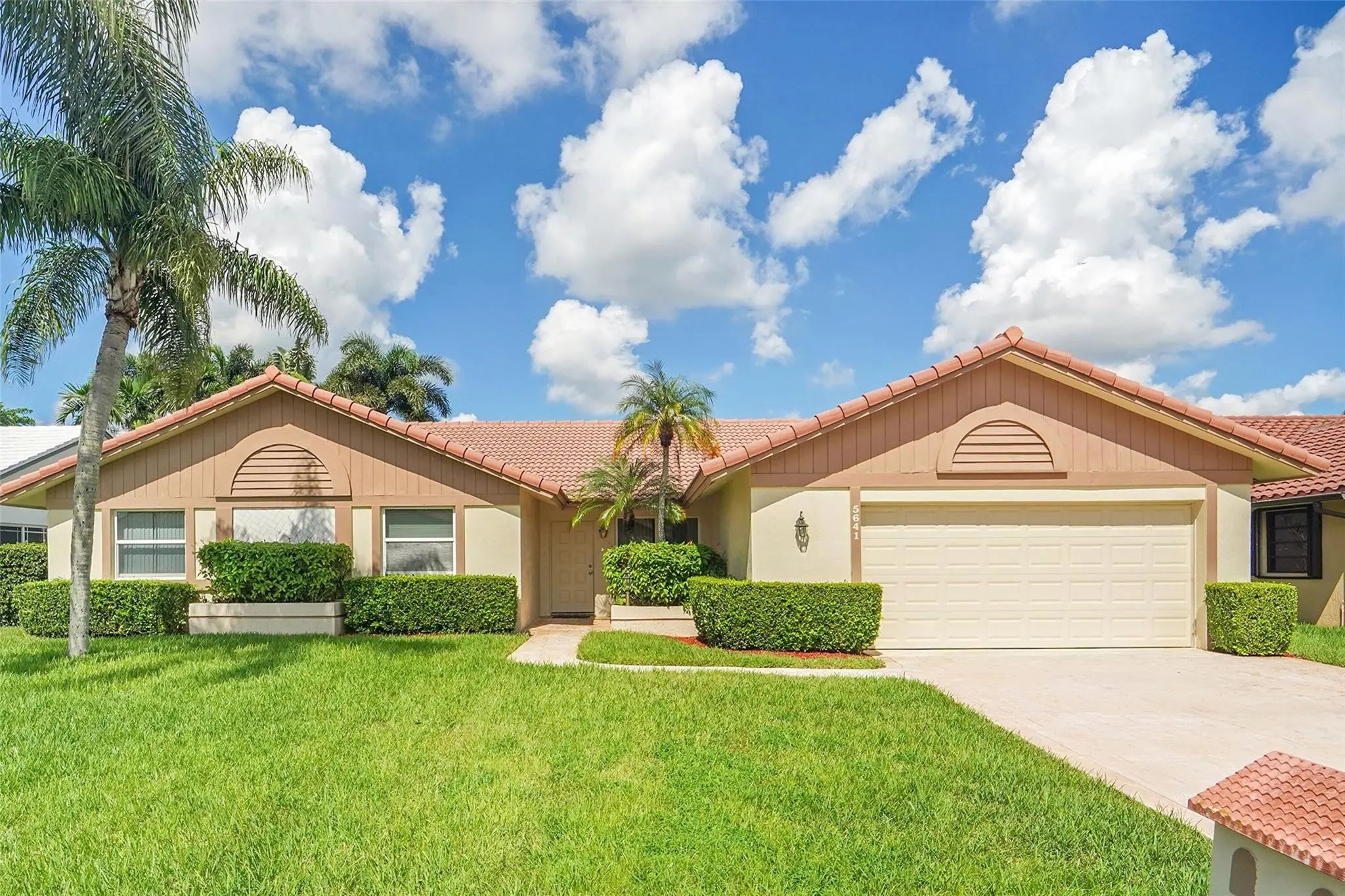 5641 Thornbluff Avenue, Davie