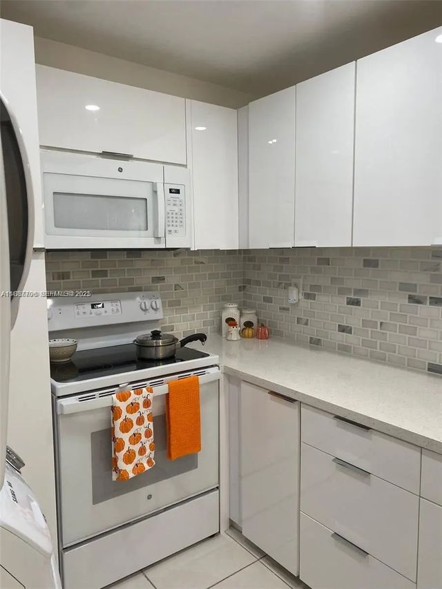 10000 Nw 80 Court #2565, Hialeah Gardens