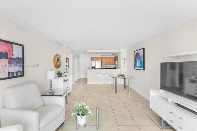 4 of 40 - 6917 Collins Avenue #1505, Miami Beach, FL
