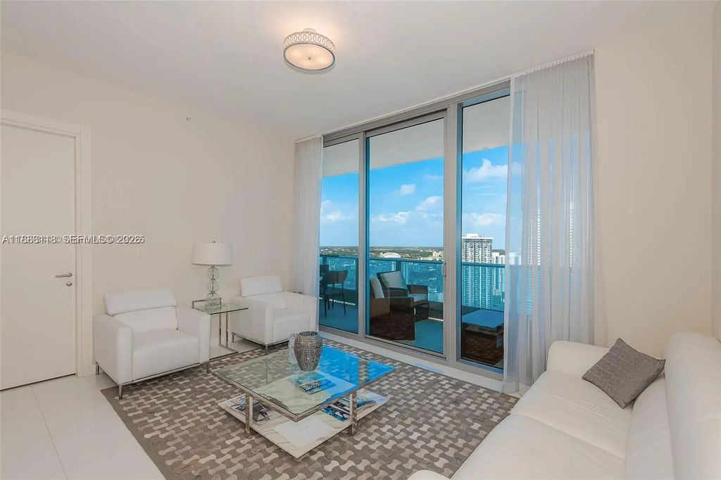 200 Biscayne Boulevard Way #5109, Miami
