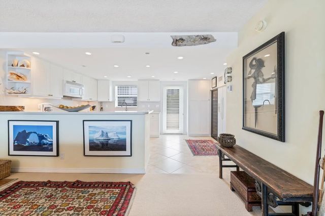 4 of 32 - 215 N Birch Road #4c, Fort Lauderdale, FL