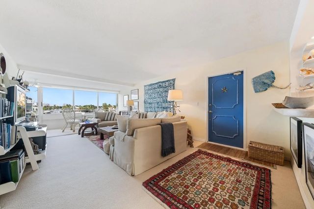 5 of 32 - 215 N Birch Road #4c, Fort Lauderdale, FL