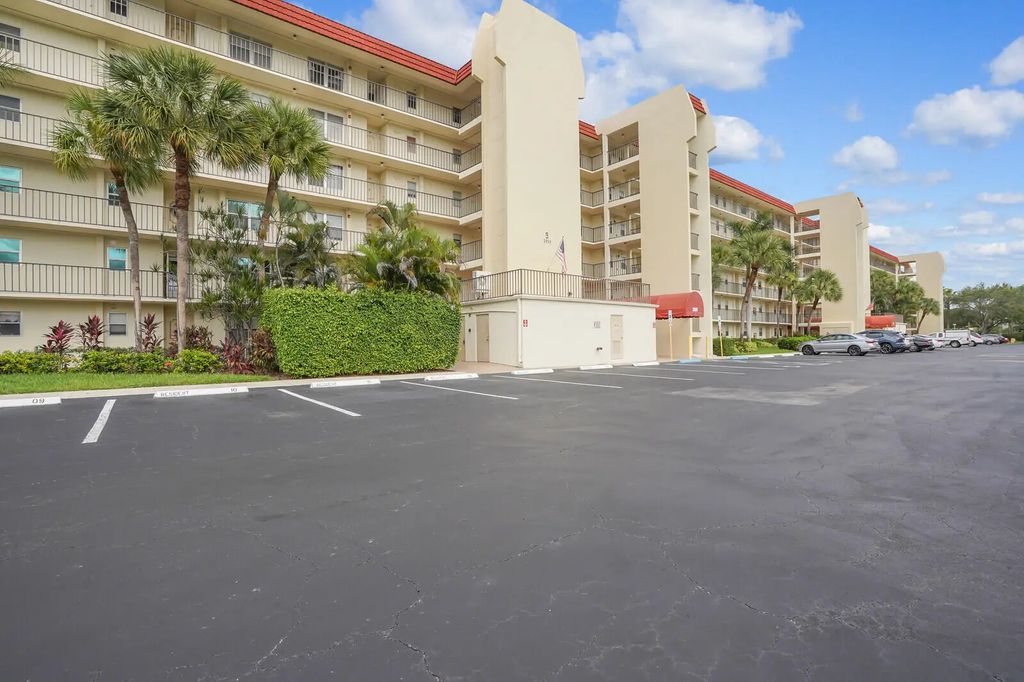 3959 Via Poinciana #503, Lake Worth