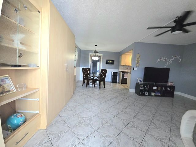 2010 Westbury F #2010, Deerfield Beach
