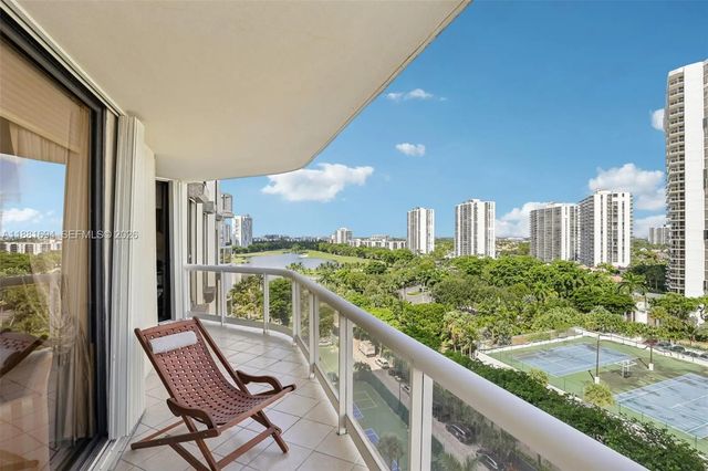 2 of 29 - 20191 E Country Club Drive #1102, Aventura, FL
