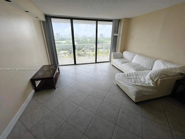 3 of 11 - 3701 N Country Club Drive #705, Aventura, FL