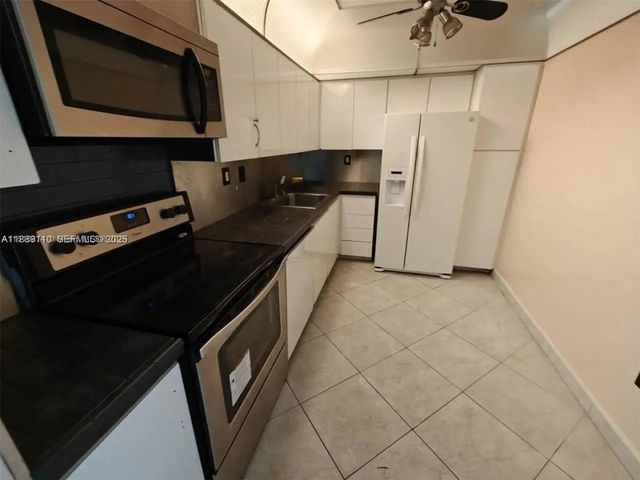 4 of 11 - 3701 N Country Club Drive #705, Aventura, FL
