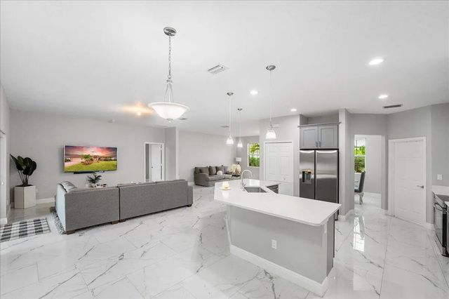 5 of 40 - 448 Sw Vista Lake Drive, Port St. Lucie, FL