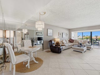 Photo of Listing #R11129093