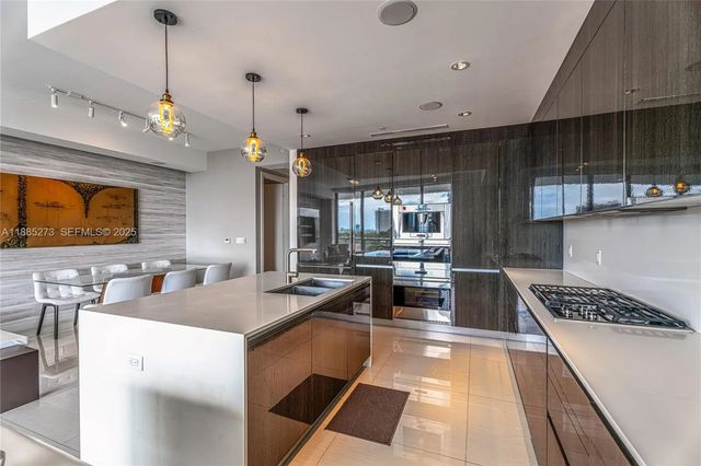 5 of 47 - 3250 Ne 188th Street #603, Aventura, FL