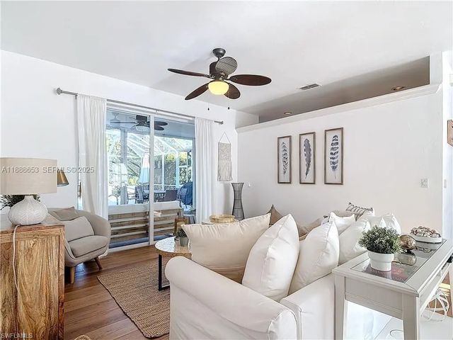 4 of 25 - 4991 Brixton Court, Naples, FL