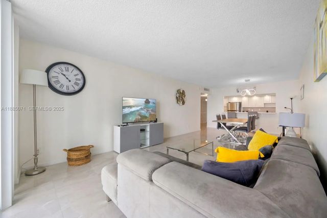 4 of 15 - 19370 Collins Avenue #1425, Sunny Isles Beach, FL