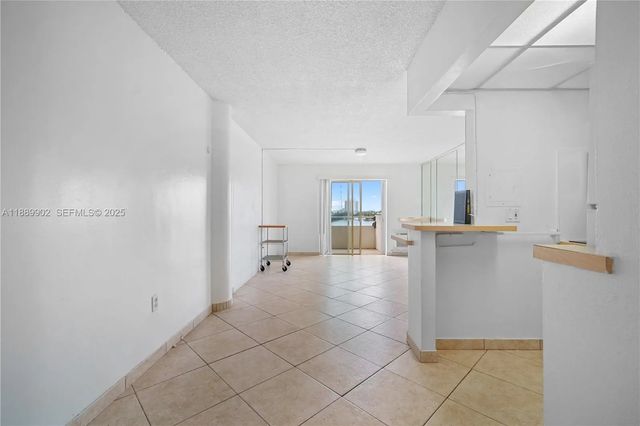 7904 West Drive #405, North Bay Village
