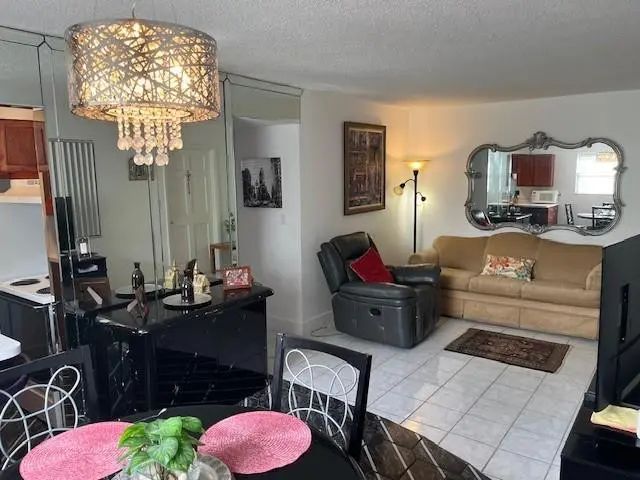 4 of 25 - 2145 Pierce Street #101, Hollywood, FL