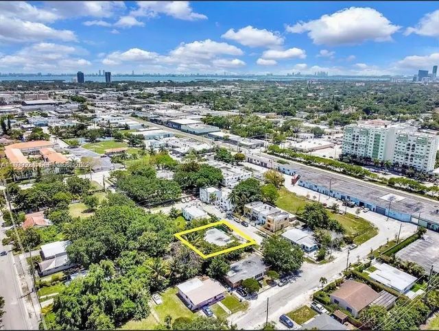 261 Nw 73rd Terrace, Miami