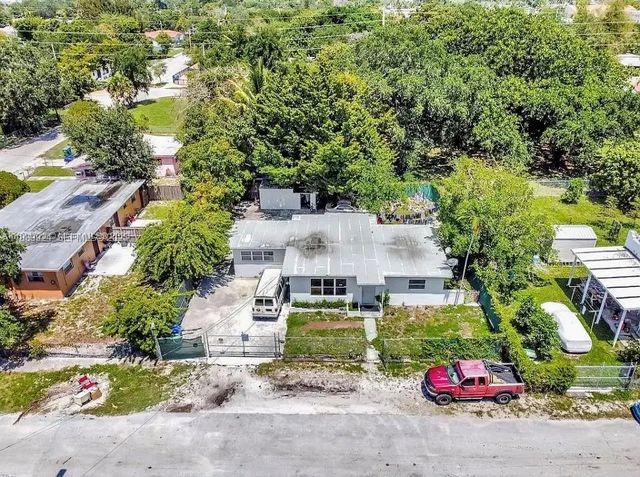 2 of 3 - 261 Nw 73rd Terrace, Miami, FL