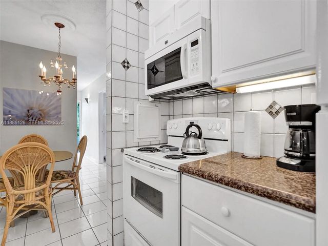 4 of 28 - 17090 Ne 14th Avenue #104, North Miami Beach, FL