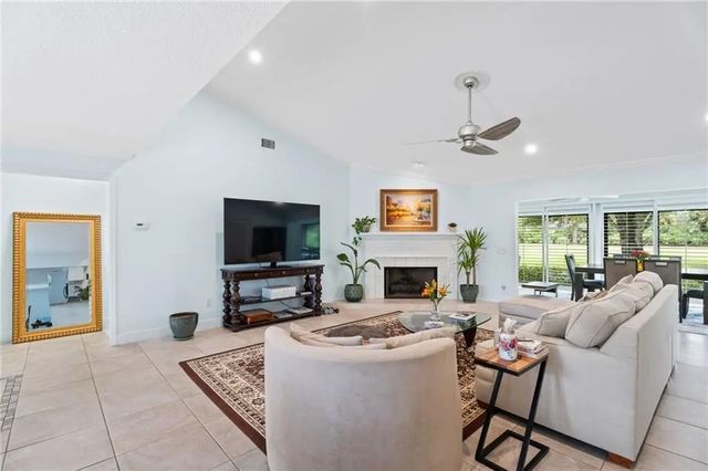 4 of 36 - 110 Prestwick Circle, Vero Beach, FL