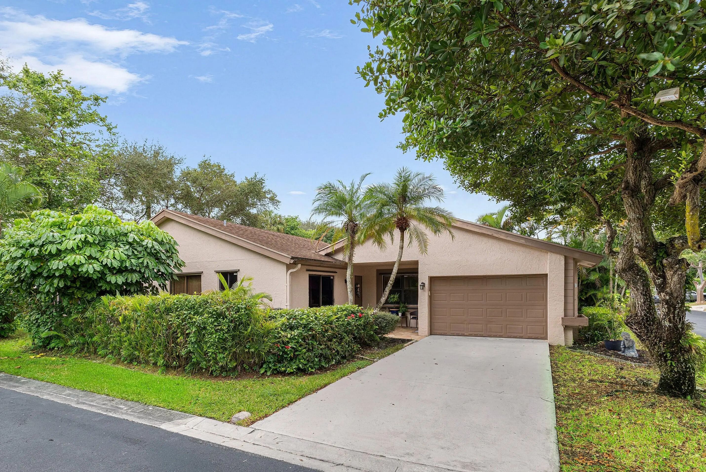 2216 Seagrape Circle, Coconut Creek