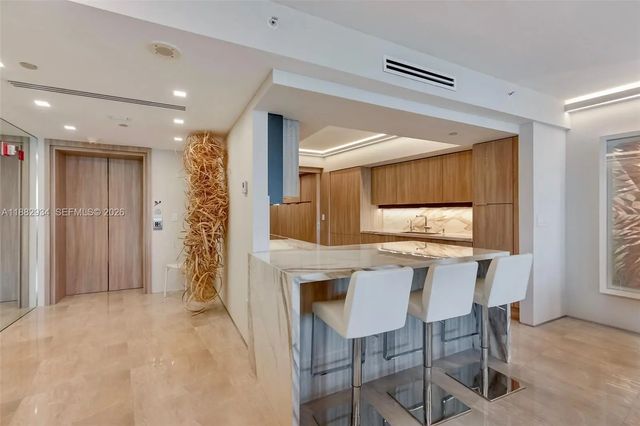 3 of 44 - 1455 Ocean Drive #811, Miami Beach, FL