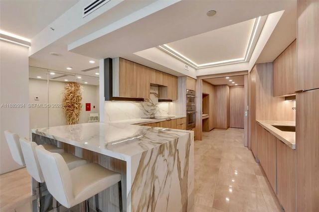 4 of 44 - 1455 Ocean Drive #811, Miami Beach, FL