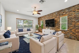 Photo of Listing #R11129571