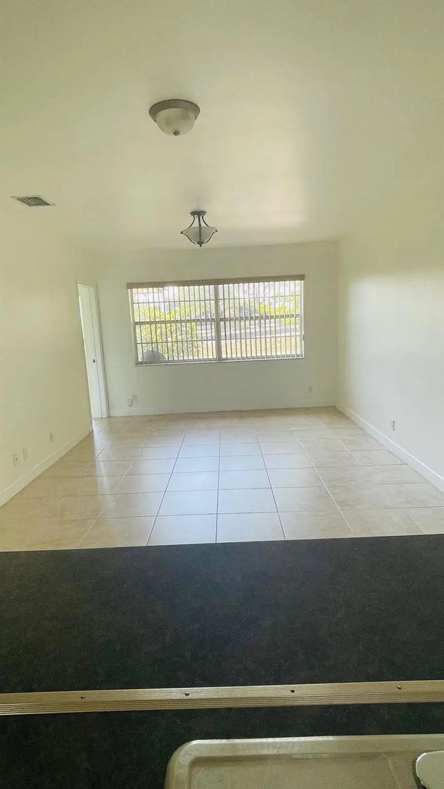 5 of 13 - 5111 W Oakland Park Boulevard #306, Lauderdale Lakes, FL