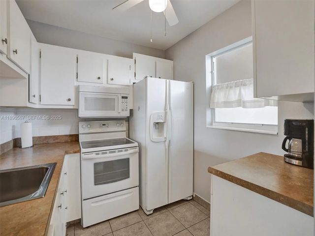 4 of 32 - 3506 Nw 49th Avenue #508, Lauderdale Lakes, FL