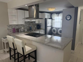 Photo of Listing #R11129717