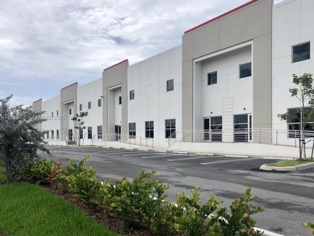 2 of 9 - 13202 Nw 107th Avenue #5, Hialeah Gardens, FL