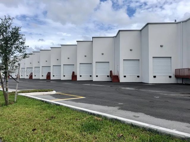 3 of 9 - 13202 Nw 107th Avenue #5, Hialeah Gardens, FL