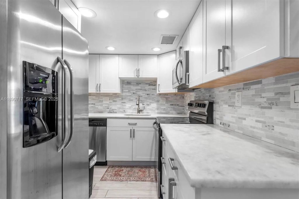 2970 Ne 16th Avenue #208, Oakland Park