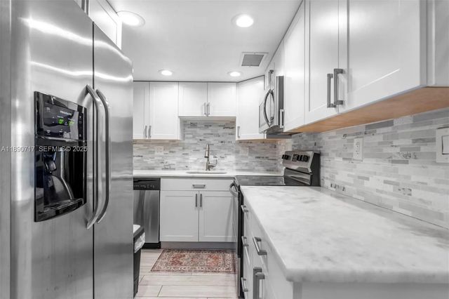 2970 Ne 16th Avenue #208, Oakland Park
