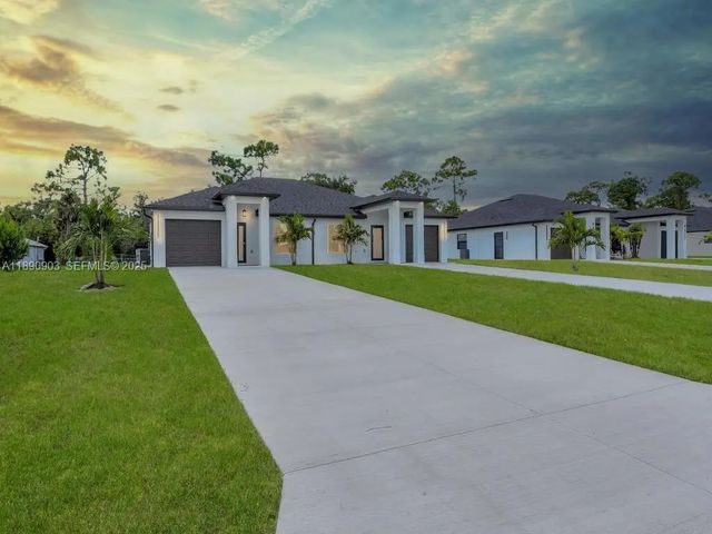 4913/4915 S Leonard Boulevard S, Lehigh Acres