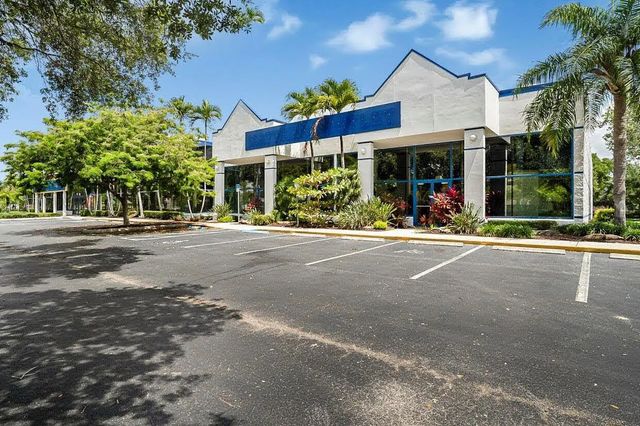 4 of 14 - 1605 W Oakland Park Boulevard, Oakland Park, FL