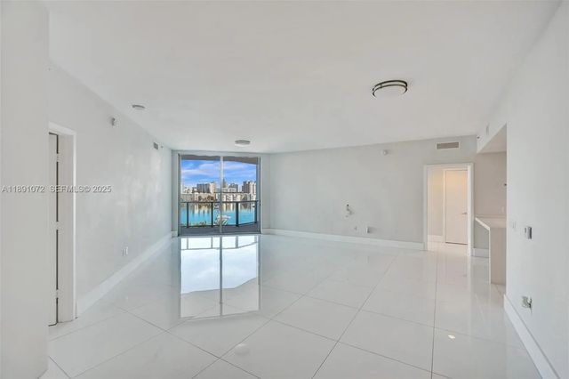 3 of 43 - 17301 Biscayne Boulevard #708, North Miami Beach, FL