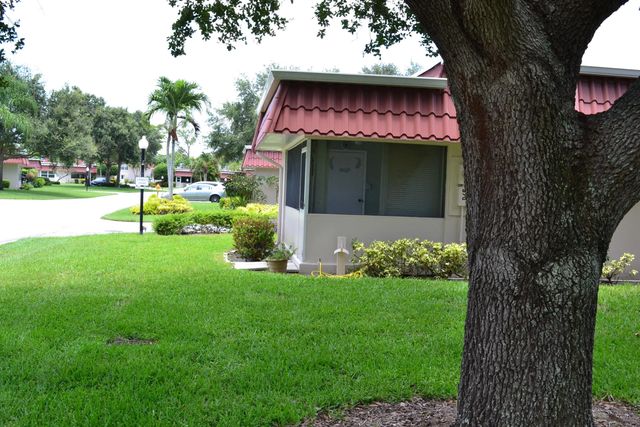 4 of 21 - 570 Laconia Circle, Lake Worth, FL