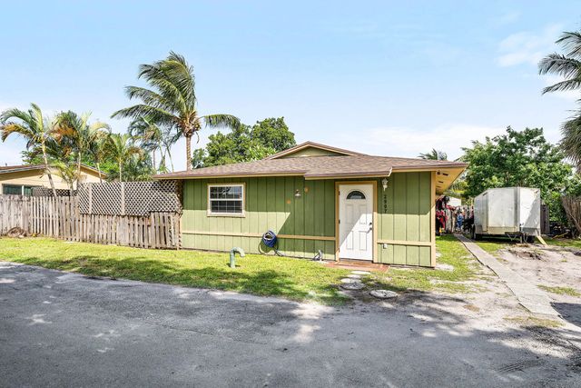 2 of 27 - 2907 Apalachee Road, Palm Springs, FL