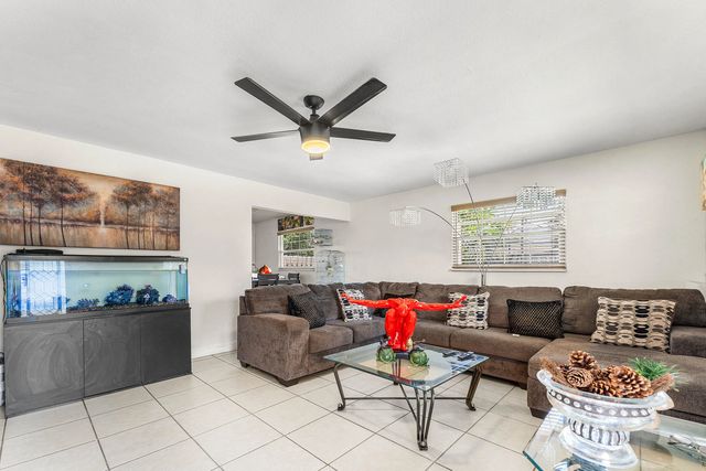 4 of 27 - 2907 Apalachee Road, Palm Springs, FL